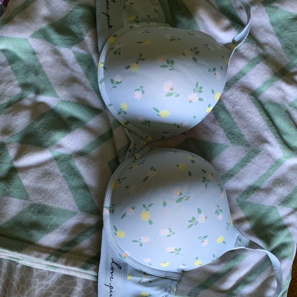 Pink Victoria’s Secret push up bra